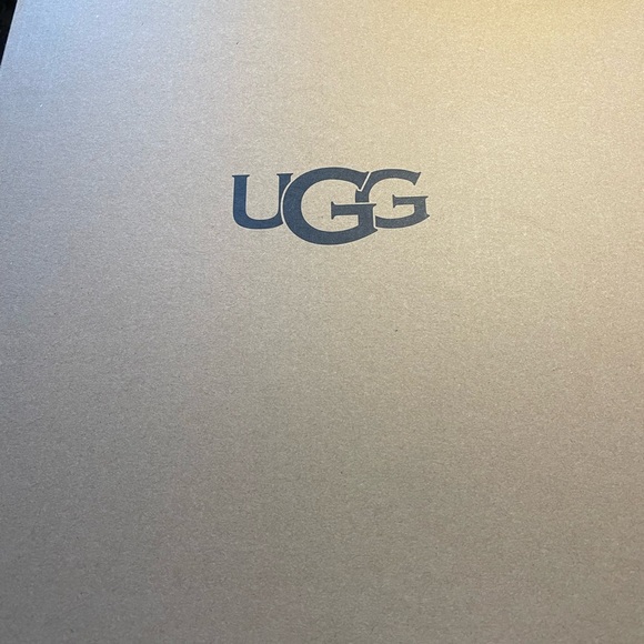 UGG Classic Short Trailgazer Boots - Tan and Brown - Picture 3 of 7